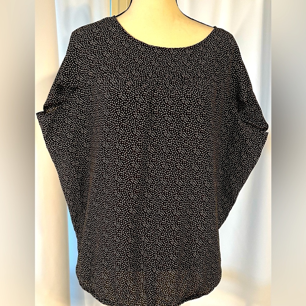 Loft Print Blouse Black White Short Cap Sleeve Relaxed Fit